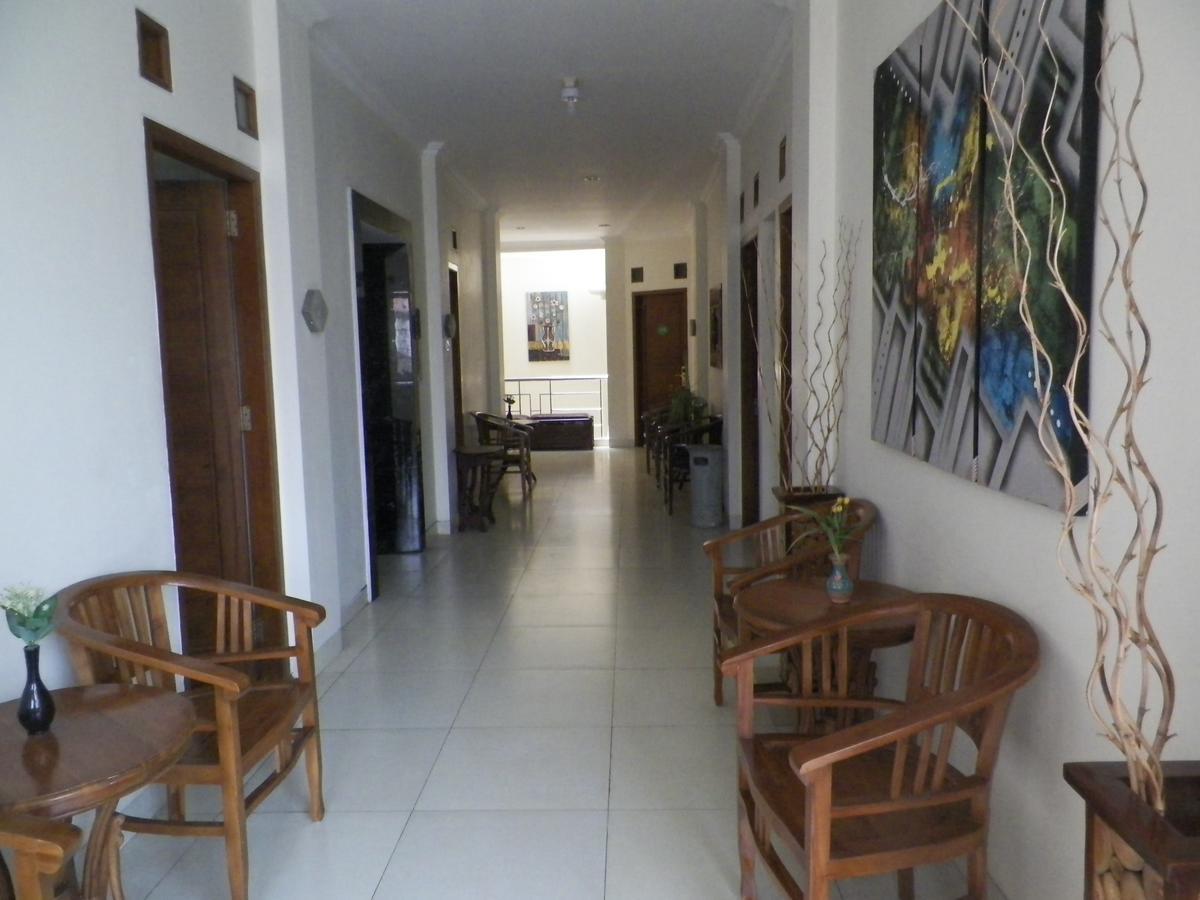Hotel Vala Pakualaman Kültér fotó